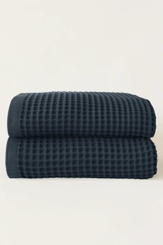 Two folded anthracite waffle weave bath towels in Turkish cotton, handwoven by VivaMaison in Denizli