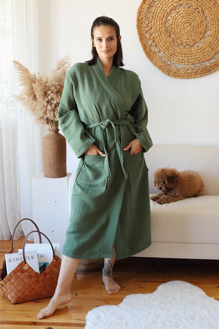 Dark Green muslin bathrobe side view showing handwoven 4-layer gauze weave texture by Vivamaison