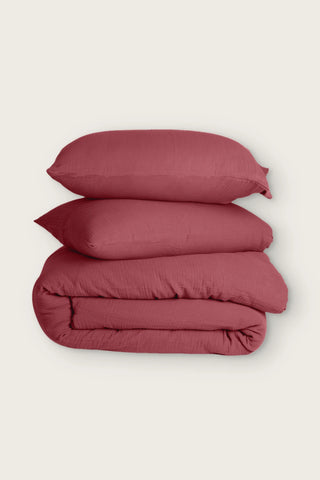 Crinkle muslin Turkish cotton duvet cover set in plum, folded duvet with two pillowcases, front view