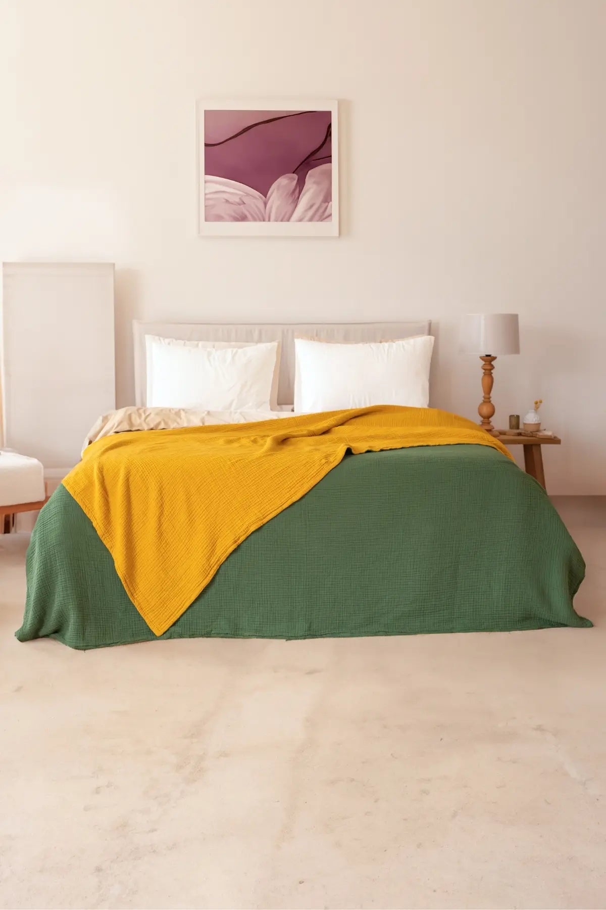Dark Green Mustard reversible double-sided 8-layer muslin bedspread bedroom lifestyle. Handwoven Denizli, OEKO-TEX. Vivamaiso
