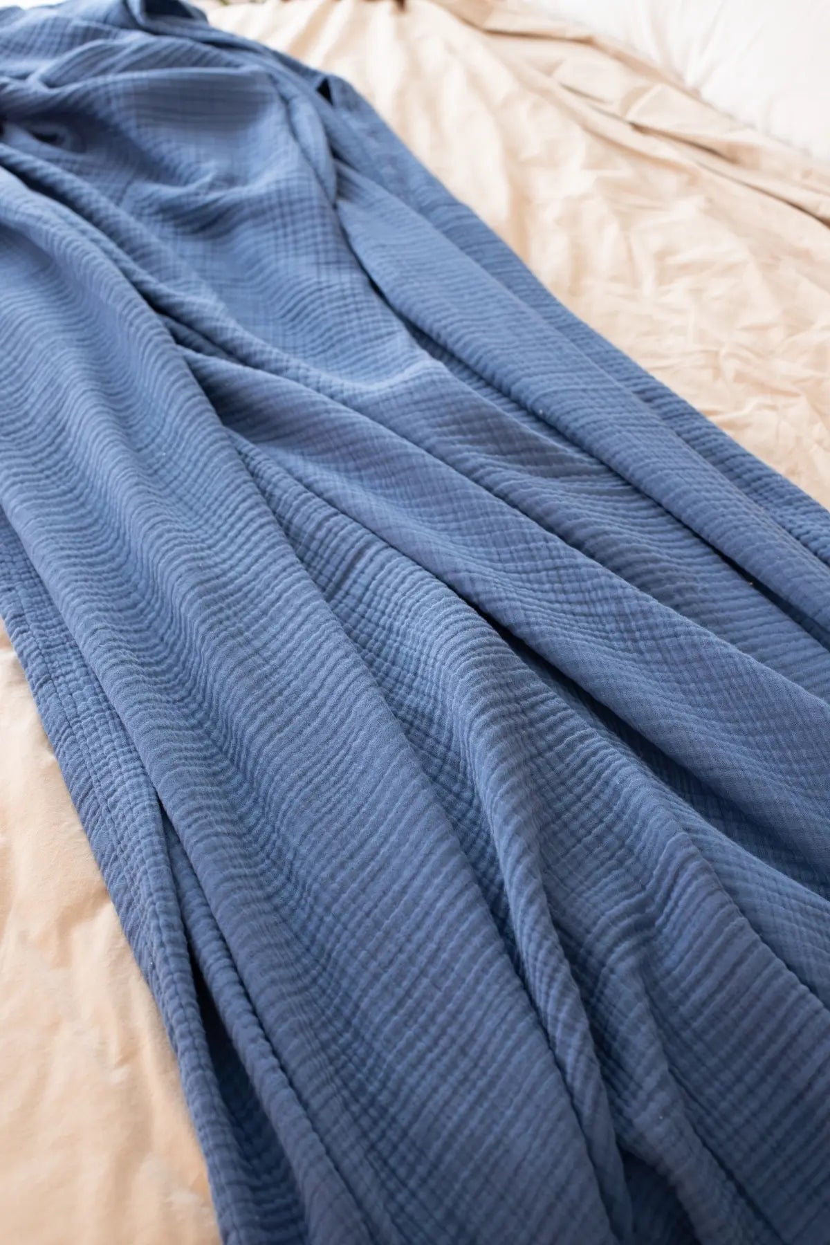 Indigo Blue handwoven 4-layer muslin Turkish cotton bedspread draped bed. Long-staple Denizli, OEKO-TEX. Vivamaison.