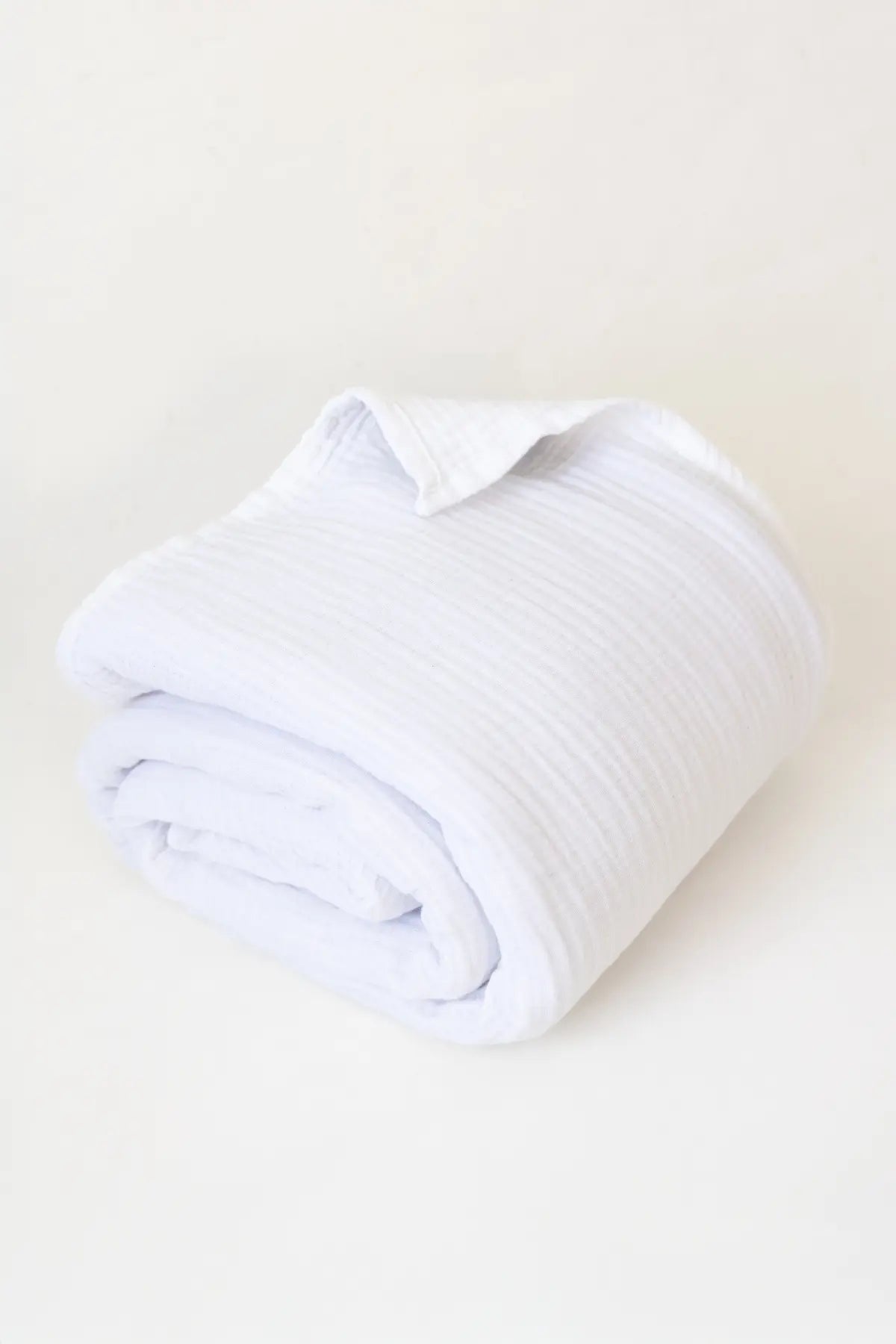 White handwoven 4-layer muslin Turkish cotton bedspread front full. Long-staple Denizli, OEKO-TEX. Vivamaison.