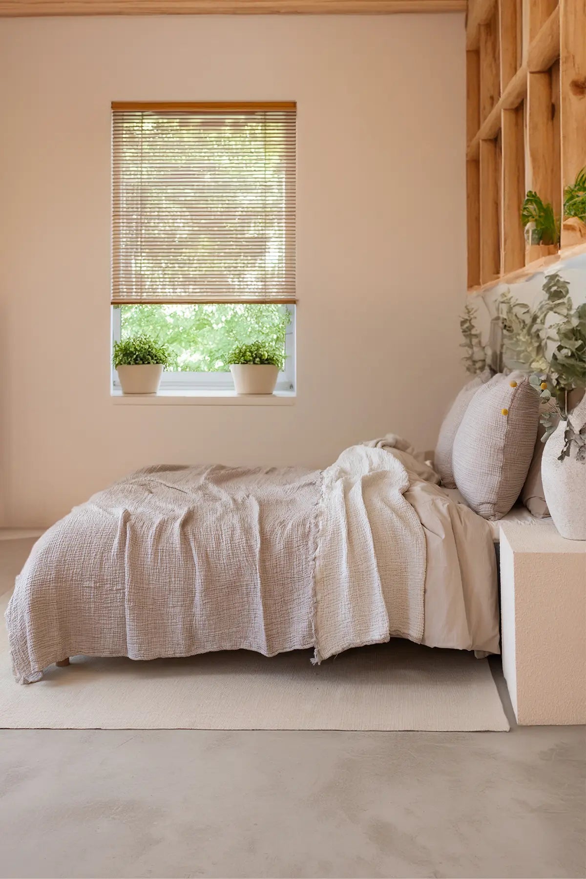 Brown handwoven 4-layer soft muslin fringed bedspread lifestyle. Tasseled edges, Denizli, OEKO-TEX. Vivamaison.