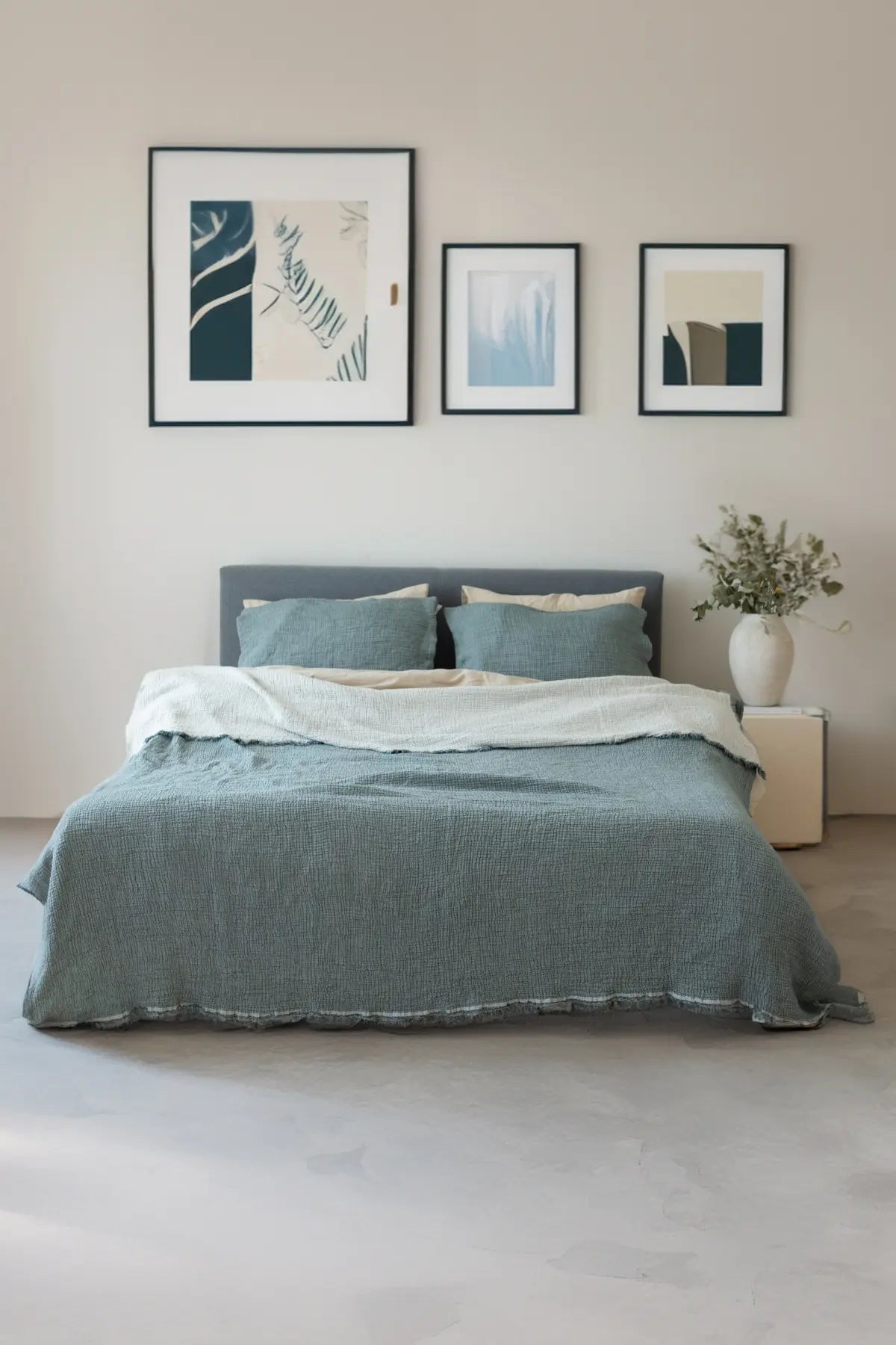 Dark Green handwoven 4-layer soft muslin fringed bedspread folded flat lay. Tasseled edges, Denizli, OEKO-TEX. Vivamaison.
