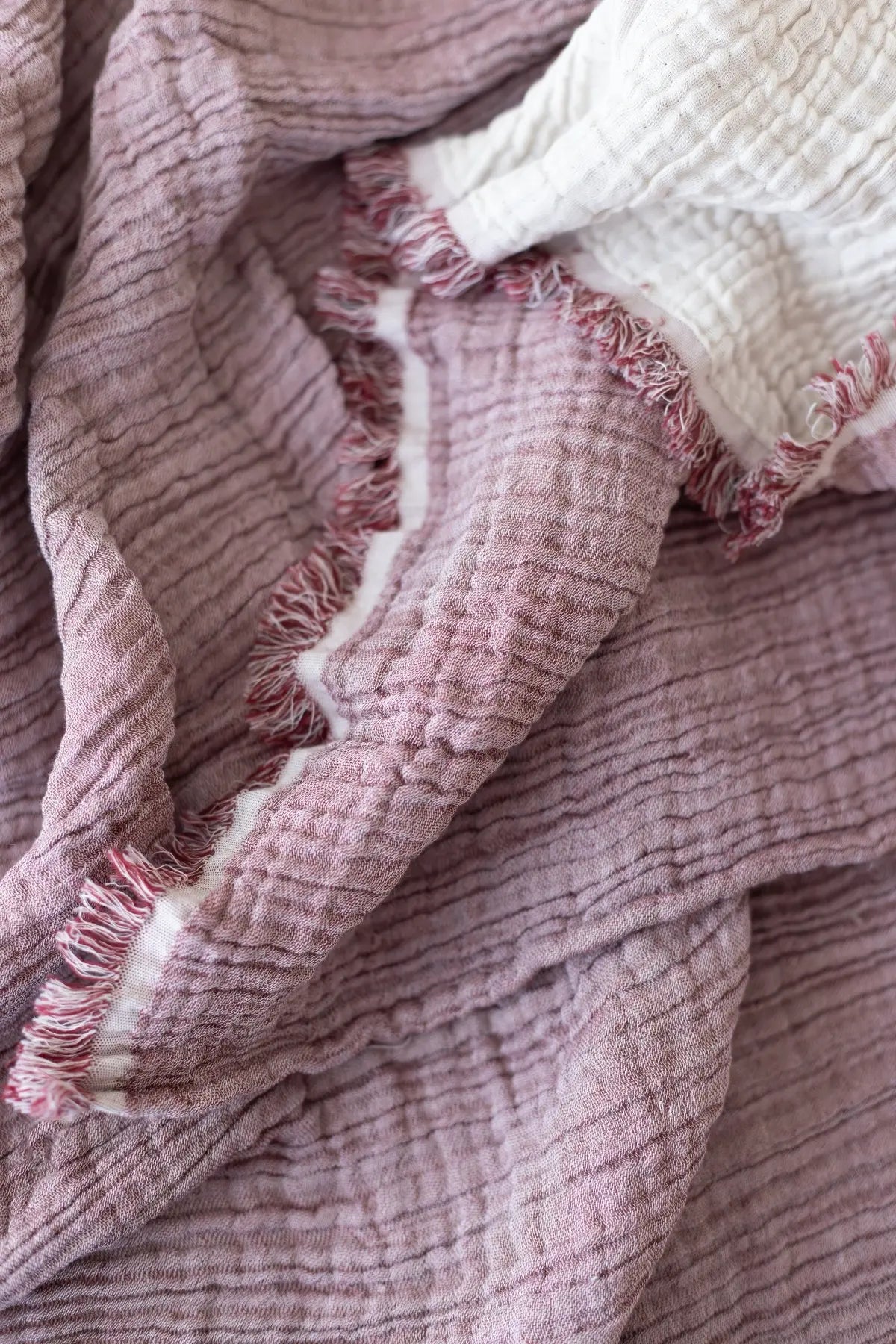 Plum handwoven 4-layer soft muslin fringed bedspread fringe detail. Tasseled edges, Denizli, OEKO-TEX. Vivamaison.