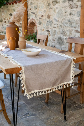 Brown handwoven Turkish cotton tassel table runner table setting. Hand-tied tassels Denizli, OEKO-TEX. Vivamaison.