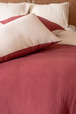 Burgundy Ecru reversible double-sided 4-layer muslin duvet cover folded detail. Handwoven Denizli, OEKO-TEX. Vivamaison.