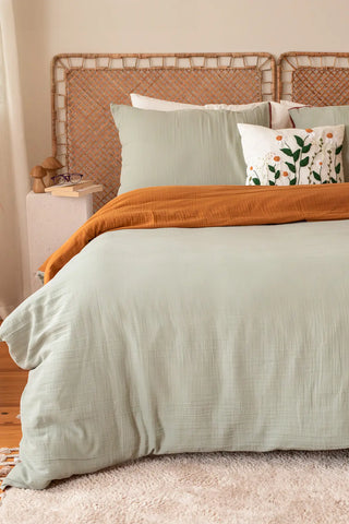 Sage Green Caramel reversible double-sided 4-layer muslin duvet cover close up. Handwoven Denizli, OEKO-TEX. Vivamaison.