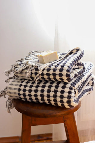 Anthracite White handwoven Turkish cotton pom pom woven towel set ladder hanging. Tasseled fringe Denizli, OEKO-TEX. Vivamais