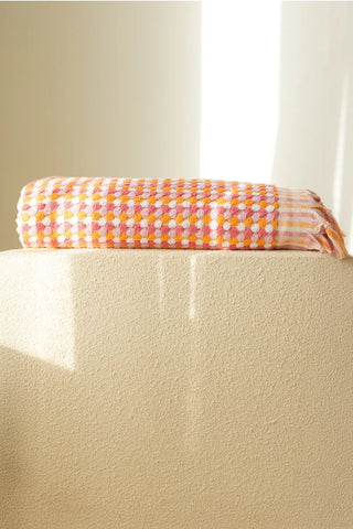 Orange Pink handwoven Turkish cotton pom pom woven towel set folded. Tasseled fringe Denizli, OEKO-TEX. Vivamaison.
