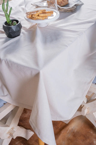 Natural handwoven raw linen plain tablecloth lifestyle. Undyed flax Denizli, OEKO-TEX. Vivamaison.