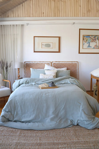 Sage Green handwoven soft muslin Turkish cotton plain duvet cover bedroom lifestyle. Long-staple Denizli, OEKO-TEX. Vivamaiso