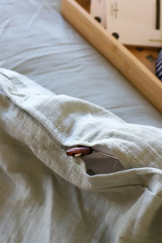 Sage Green handwoven soft muslin Turkish cotton plain duvet cover detail. Long-staple Denizli, OEKO-TEX. Vivamaison.