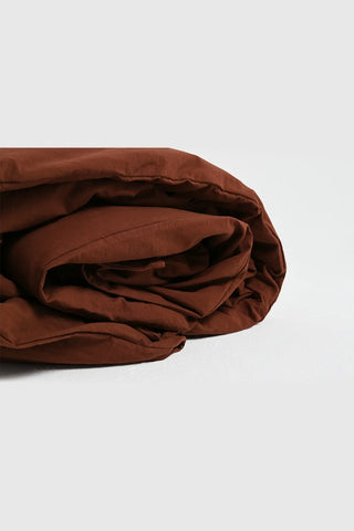Brown handwoven stonewashed Turkish cotton duvet cover close up. Vintage-soft Denizli, OEKO-TEX. Vivamaison.