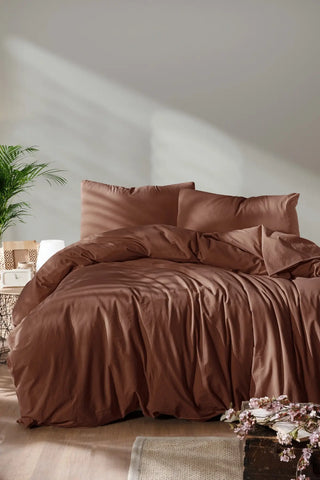 Brown handwoven stonewashed Turkish cotton duvet cover folded flat lay. Vintage-soft Denizli, OEKO-TEX. Vivamaison.