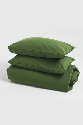Green handwoven stonewashed Turkish cotton duvet cover styled bed. Vintage-soft Denizli, OEKO-TEX. Vivamaison.