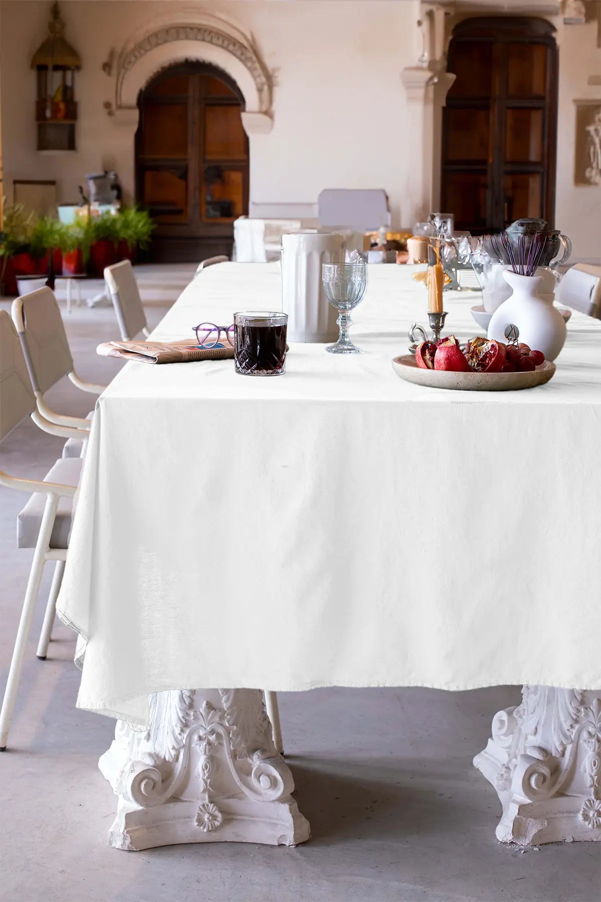 White handwoven stonewashed Turkish cotton tablecloth detail. Vintage-soft Denizli, OEKO-TEX. Vivamaison.