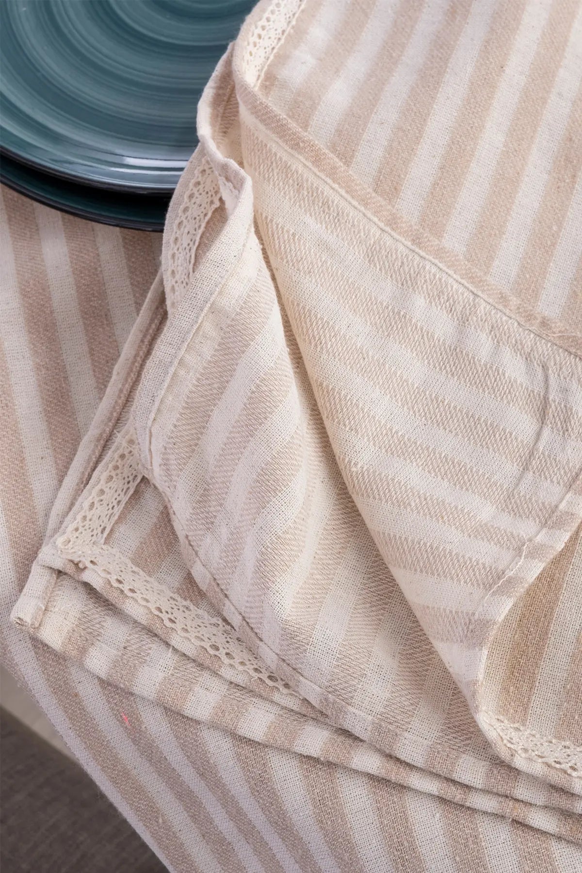 Black handwoven striped linen lace cotton tablecloth reversed detail. Crocheted lace Denizli, OEKO-TEX. Vivamaison.