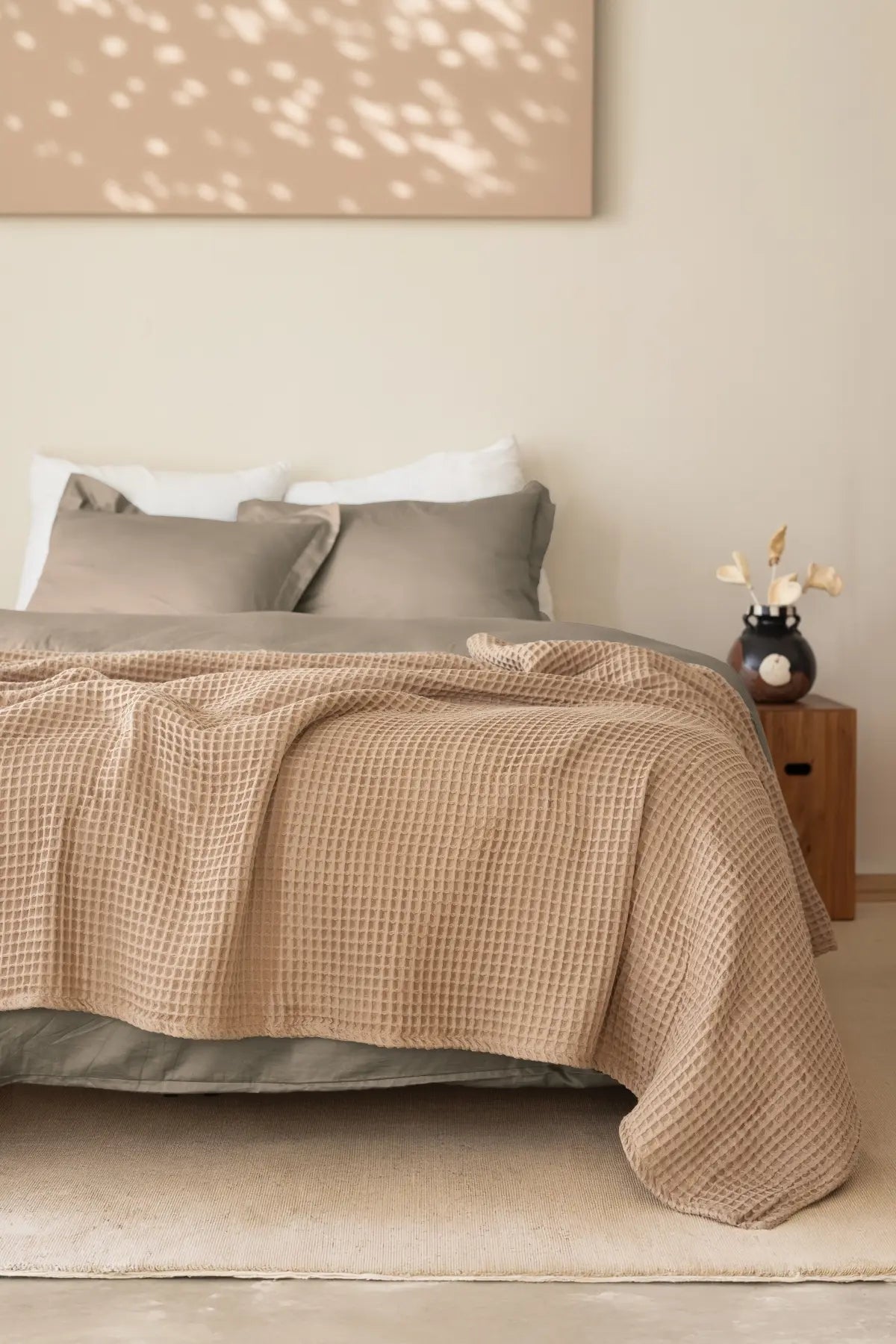 Brown handwoven Turkish cotton waffle weave bedspread detail. 350 GSM Denizli, OEKO-TEX. Vivamaison.