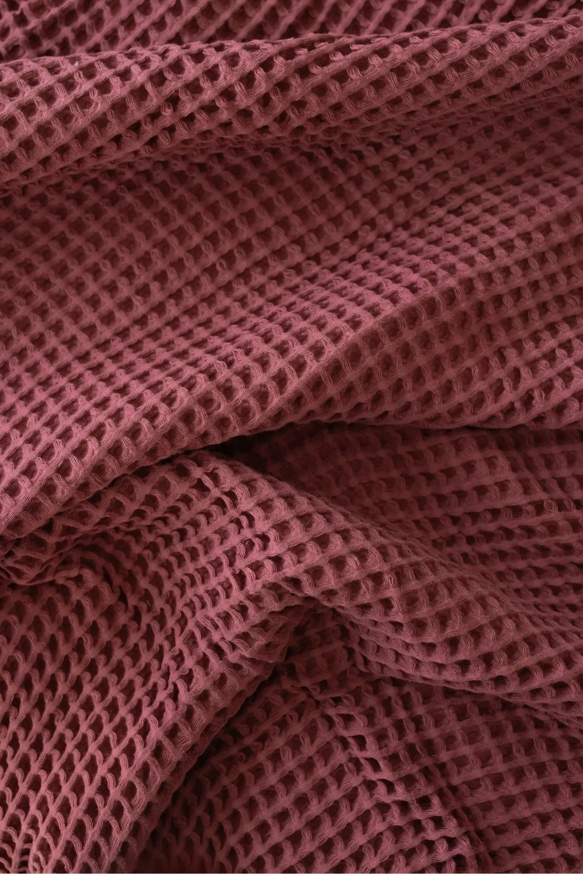 Burgundy handwoven Turkish cotton waffle weave bedspread lifestyle. 350 GSM Denizli, OEKO-TEX. Vivamaison.