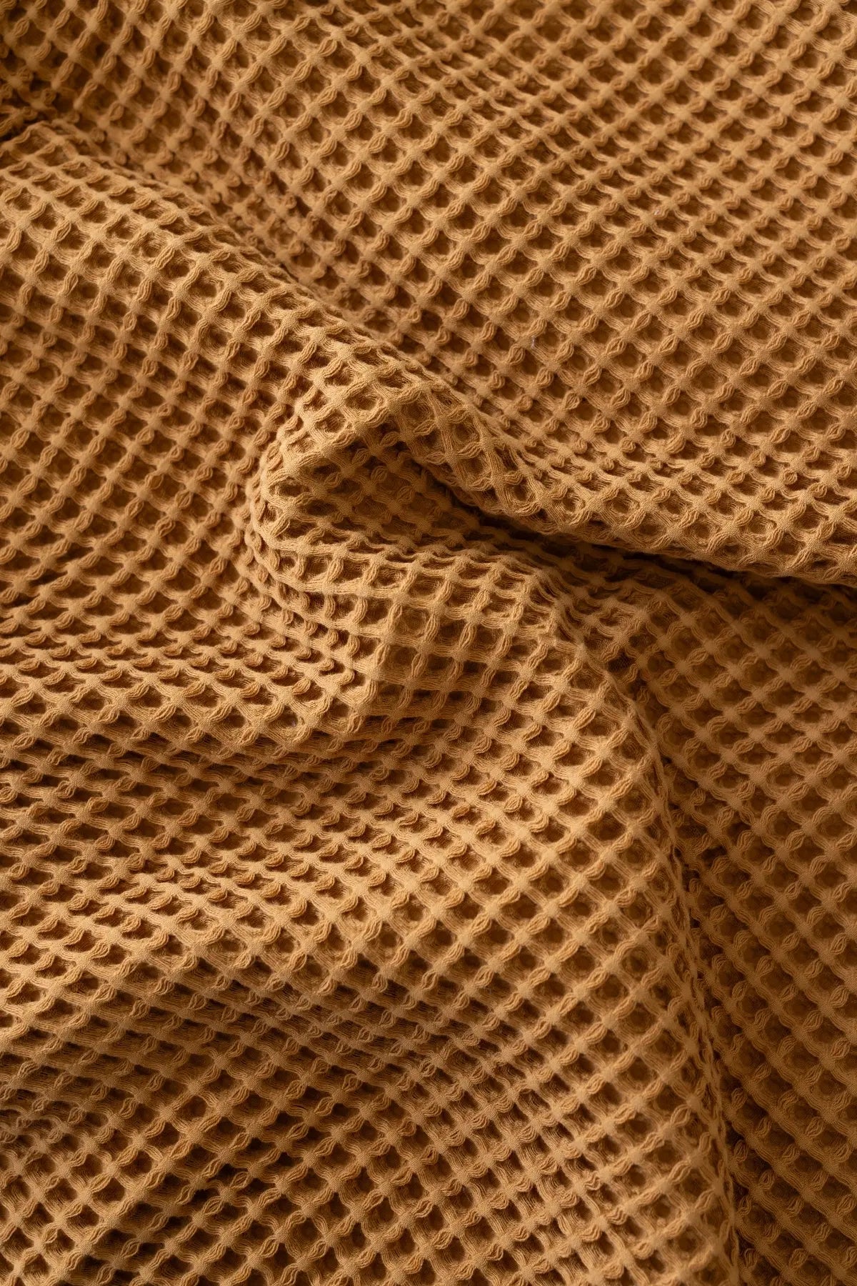 Caramel handwoven Turkish cotton waffle weave bedspread lifestyle. 350 GSM Denizli, OEKO-TEX. Vivamaison.