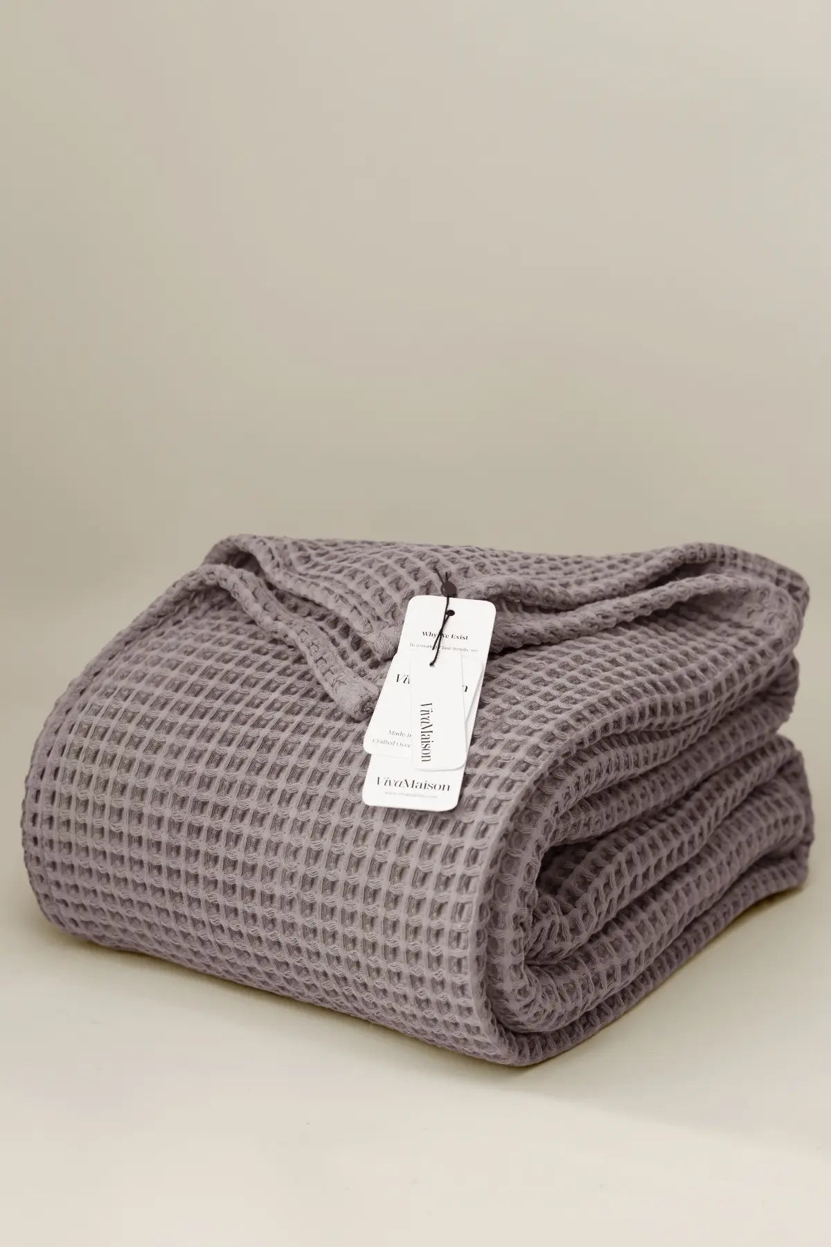 Grey handwoven Turkish cotton waffle weave bedspread front full. 350 GSM Denizli, OEKO-TEX. Vivamaison.
