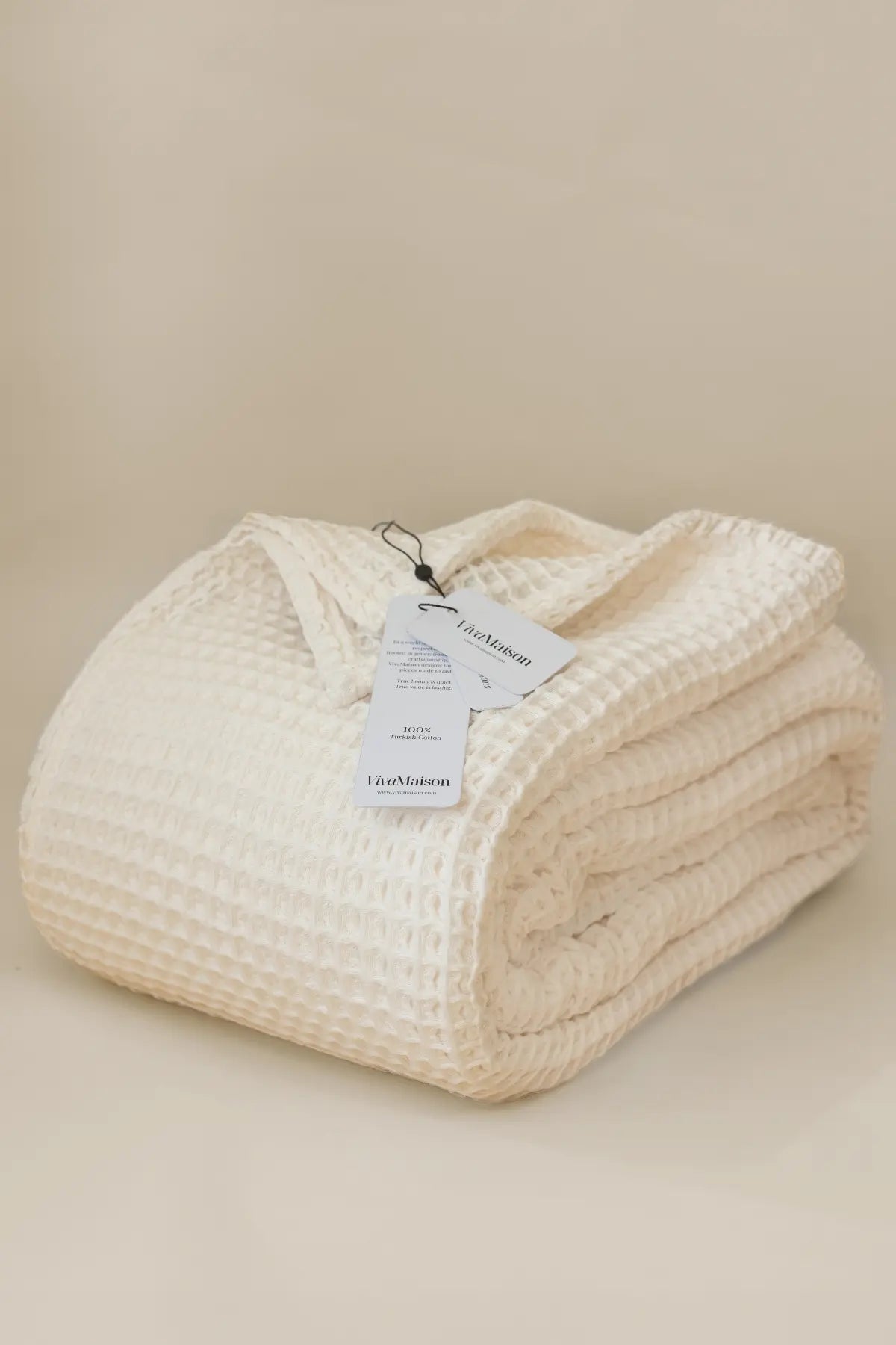 Natural handwoven Turkish cotton waffle weave bedspread front full. 350 GSM Denizli, OEKO-TEX. Vivamaison.