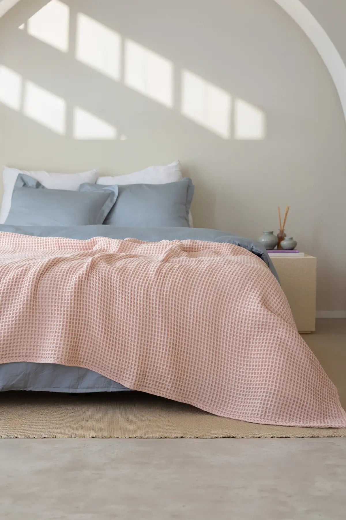 Pink handwoven Turkish cotton waffle weave bedspread detail. 350 GSM Denizli, OEKO-TEX. Vivamaison.