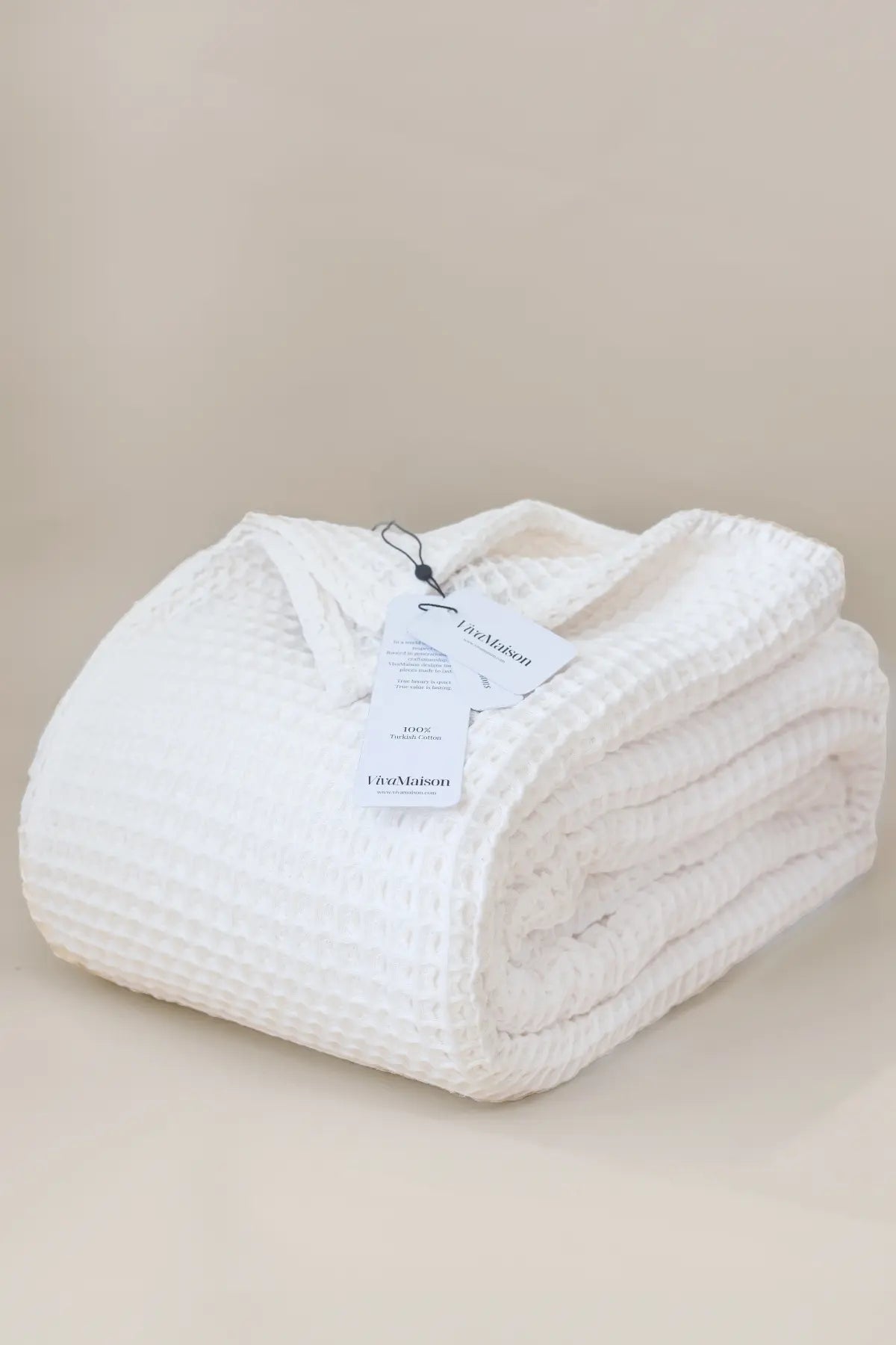 White handwoven Turkish cotton waffle weave bedspread front full. 350 GSM Denizli, OEKO-TEX. Vivamaison.