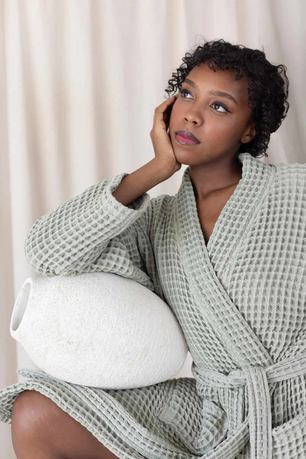 Sage Green handwoven Turkish cotton waffle kimono bathrobe lifestyle. Denizli, OEKO-TEX. Vivamaison.