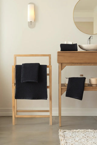 Black handwoven Turkish cotton waffle weave towel bathroom 4-piece set styling. Denizli, OEKO-TEX. Vivamaison.