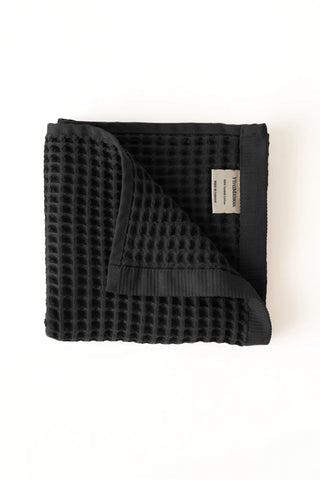 Black handwoven Turkish cotton waffle weave towel hand towel folded detail. Denizli, OEKO-TEX. Vivamaison.