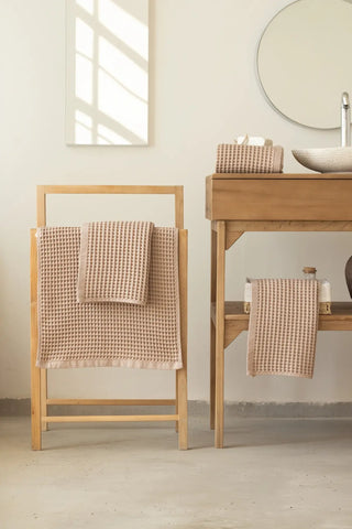 Brown handwoven Turkish cotton waffle weave towel bathroom 4-piece set styling. Denizli, OEKO-TEX. Vivamaison.