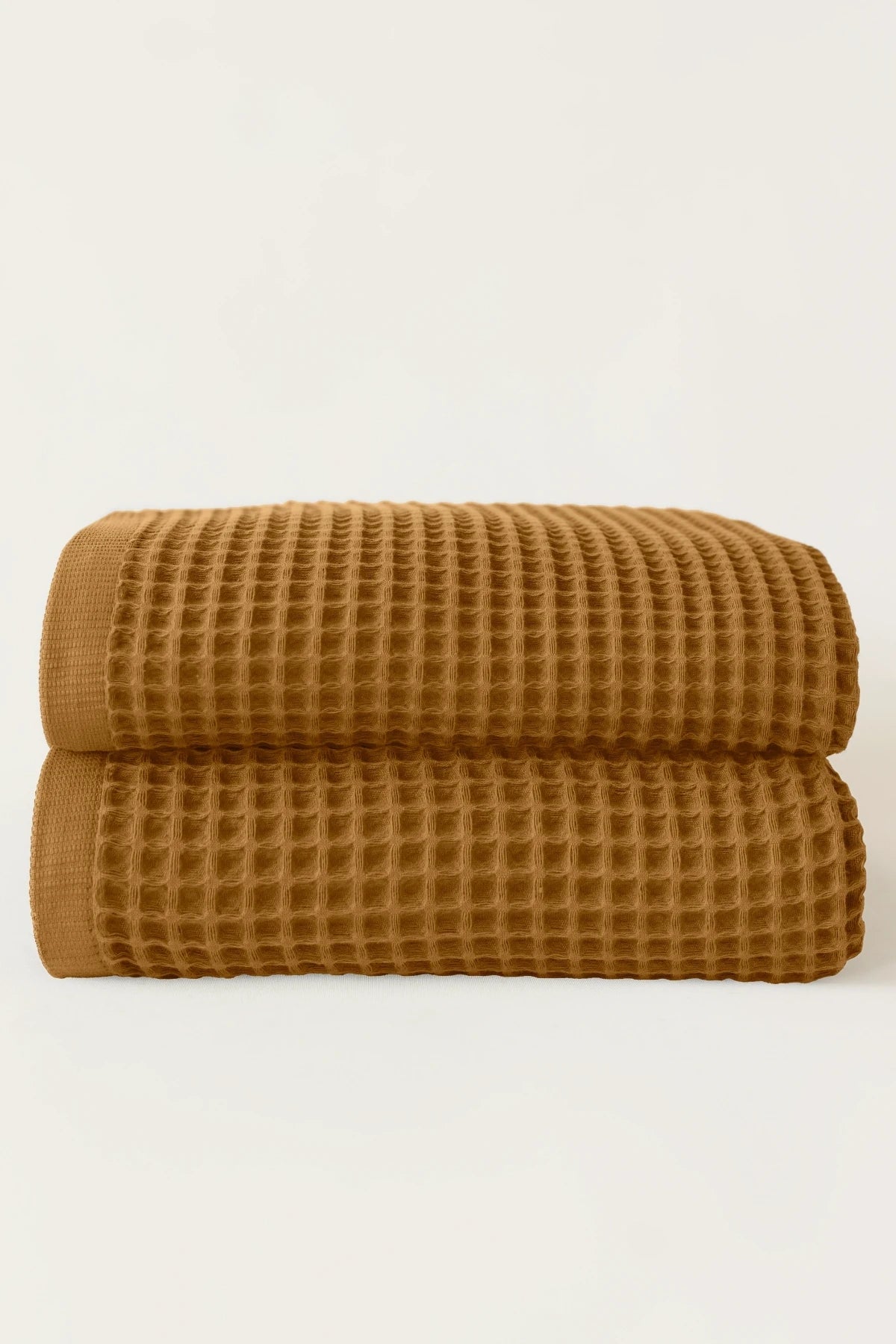 Caramel handwoven Turkish cotton waffle weave towel set of 2 bath towels stacked. Denizli, OEKO-TEX. Vivamaison.