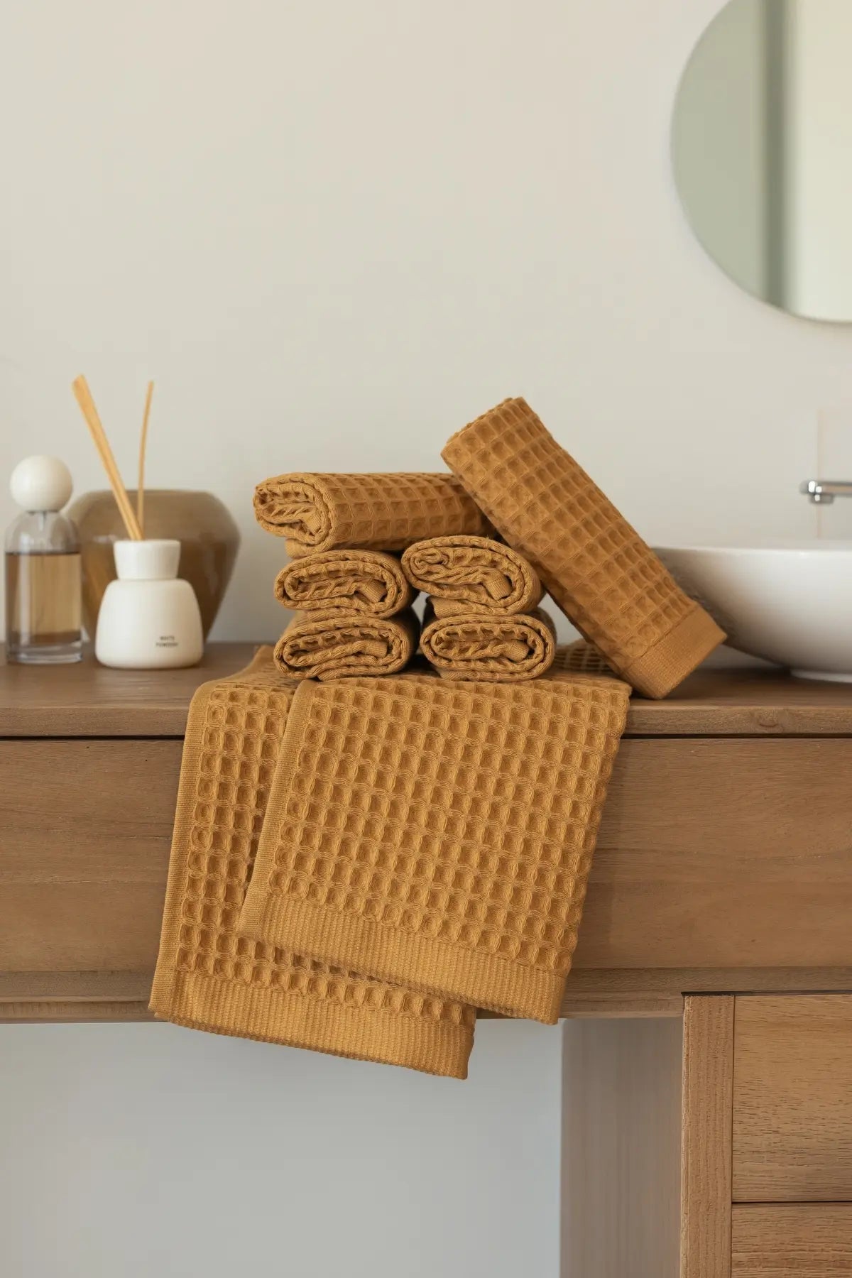 Caramel handwoven Turkish cotton waffle weave towel bathroom styling. Denizli, OEKO-TEX. Vivamaison.