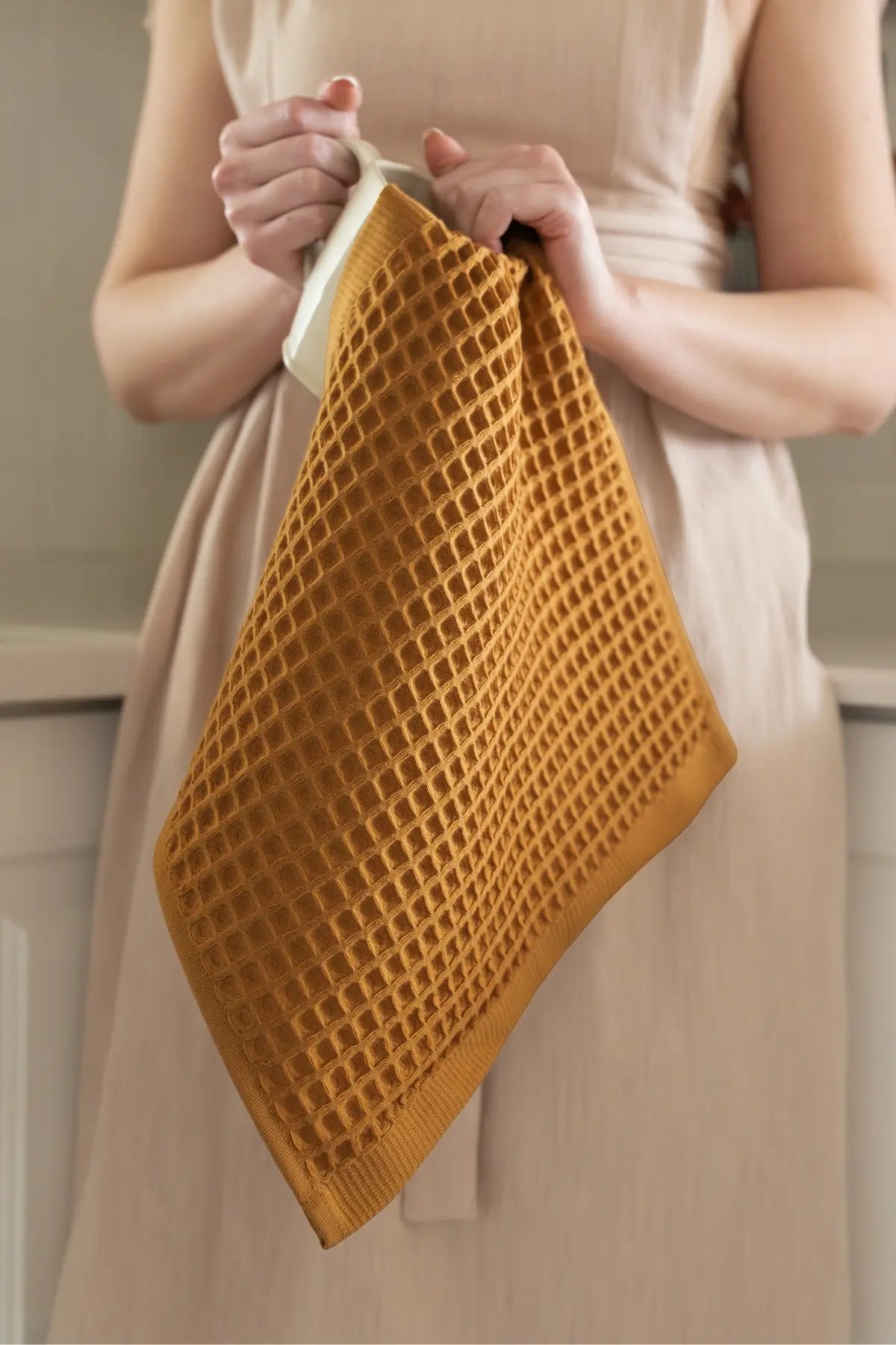 Caramel handwoven Turkish cotton waffle weave towel washcloth detail. Denizli, OEKO-TEX. Vivamaison.