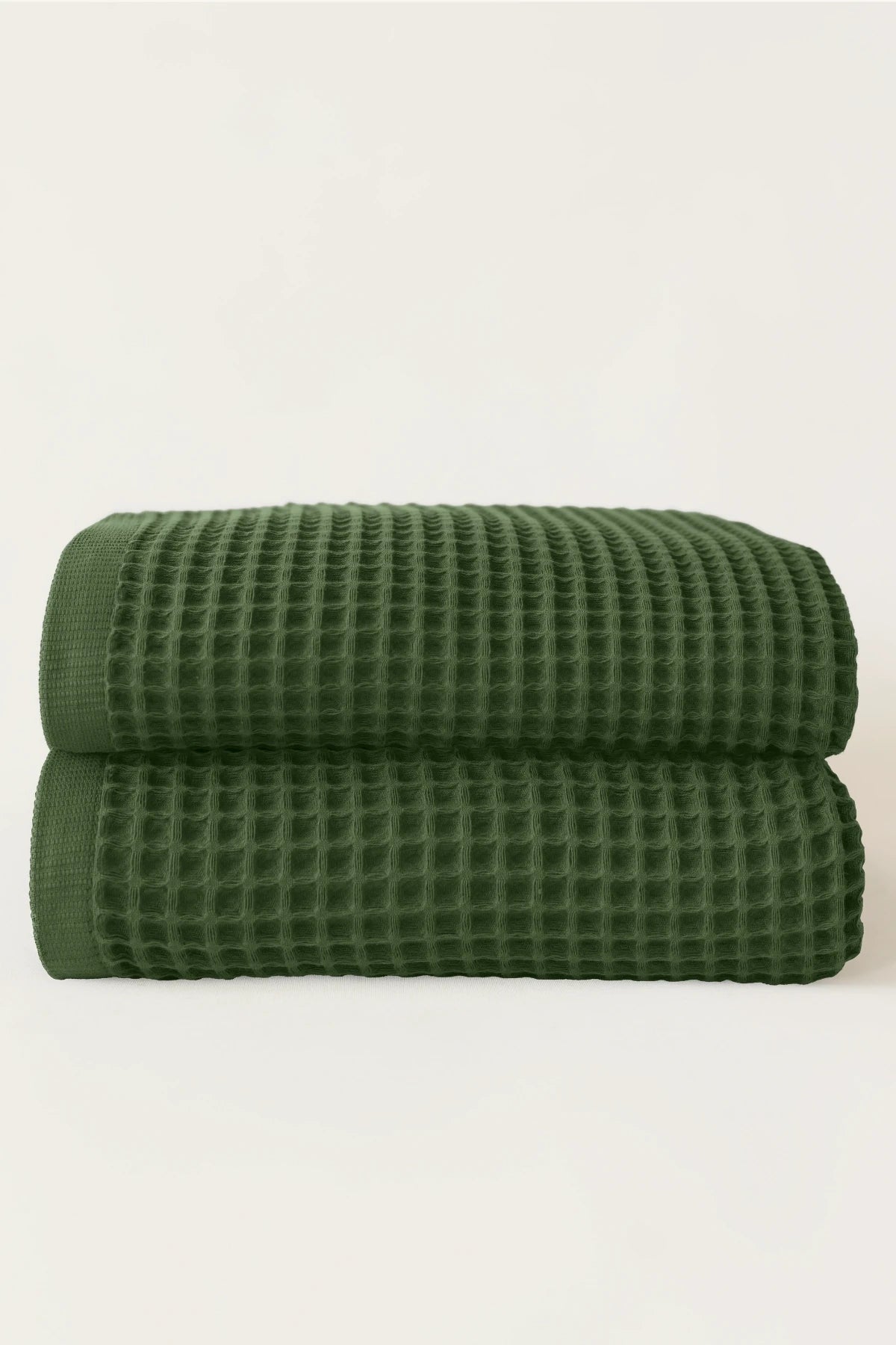 Dark Green handwoven Turkish cotton waffle weave towel bath towel folded detail. Denizli, OEKO-TEX. Vivamaison.