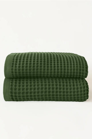 Dark Green handwoven Turkish cotton waffle weave towel bath towel folded detail. Denizli, OEKO-TEX. Vivamaison.