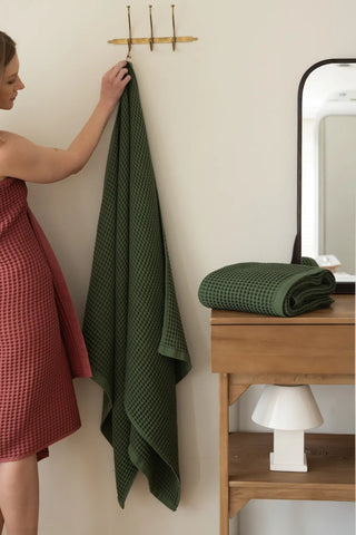 Dark Green handwoven Turkish cotton waffle weave towel lifestyle shoulder drop. Denizli, OEKO-TEX. Vivamaison.