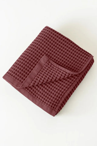 Dark Red handwoven Turkish cotton waffle weave towel set of 2 bath towels stacked. Denizli, OEKO-TEX. Vivamaison.