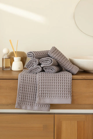 Grey handwoven Turkish cotton waffle weave towel bathroom styling. Denizli, OEKO-TEX. Vivamaison.