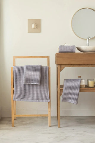 Grey handwoven Turkish cotton waffle weave towel hand towel folded detail. Denizli, OEKO-TEX. Vivamaison.