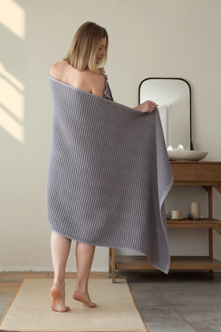 Grey handwoven Turkish cotton waffle weave towel lifestyle back view. Denizli, OEKO-TEX. Vivamaison.