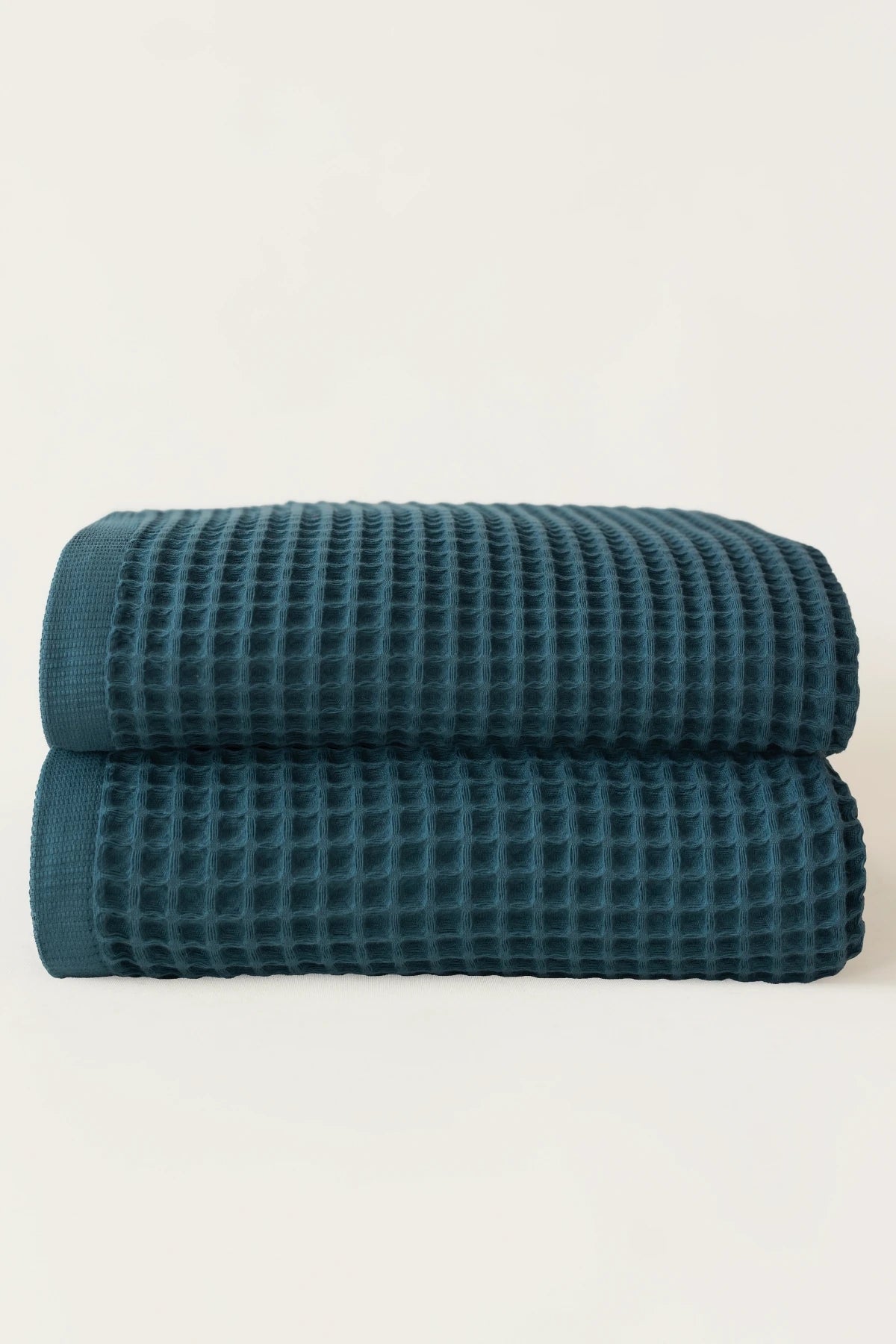 Indigo Blue handwoven Turkish cotton waffle weave towel bath towel folded detail. Denizli, OEKO-TEX. Vivamaison.