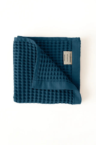 Indigo Blue handwoven Turkish cotton waffle weave towel bathroom 4-piece set styling. Denizli, OEKO-TEX. Vivamaison.