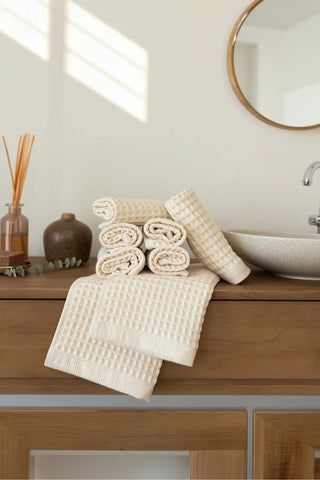Natural handwoven Turkish cotton waffle weave towel bathroom styling. Denizli, OEKO-TEX. Vivamaison.