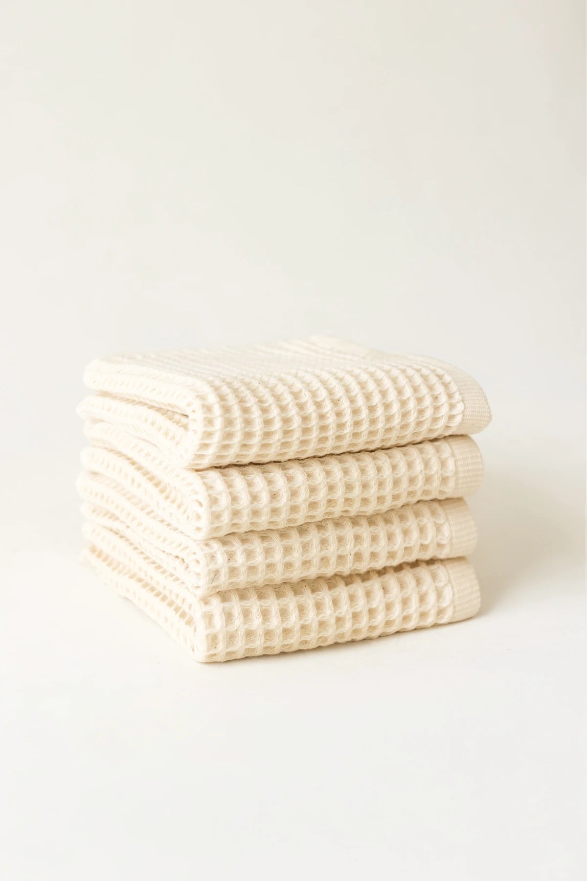 Natural handwoven Turkish cotton waffle weave towel hand towel folded detail. Denizli, OEKO-TEX. Vivamaison.