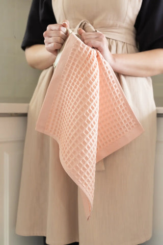 Pink handwoven Turkish cotton waffle weave towel bathroom styling. Denizli, OEKO-TEX. Vivamaison.