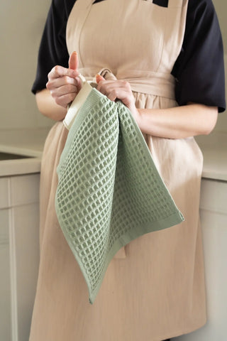 Sage Green handwoven Turkish cotton waffle weave towel washcloth detail. Denizli, OEKO-TEX. Vivamaison.