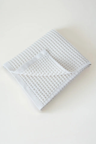 White handwoven Turkish cotton waffle weave towel bath towel folded detail. Denizli, OEKO-TEX. Vivamaison.